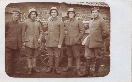 Foto AK 1.WK Deutsche Sturmsoldaten Stahlhelm Flandern Belgien
