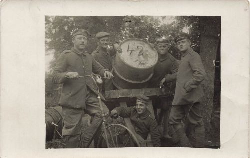 Foto-AK 1.WK Deutsche Soldaten Inf.-Regt. 15 mit Fahrrad Frankreich