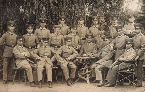 Foto-AK 1.WK Gruppenfoto Deutsche Soldaten Inf.-Regt. 109 Karlsruhe