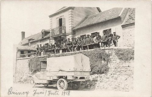 Foto AK 1.WK deutsche Soldaten mit LKW in Quincy Frankreich