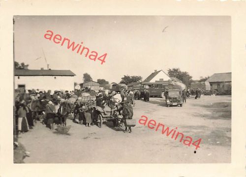 deutscher Omnibus bei polnischen Flüchtlingen bei Kielce Polen