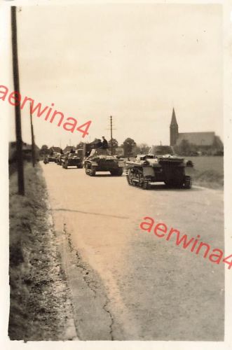 Deutsche Panzer Kolone bei Saint-Aubin-d'Aubigne Frankreich