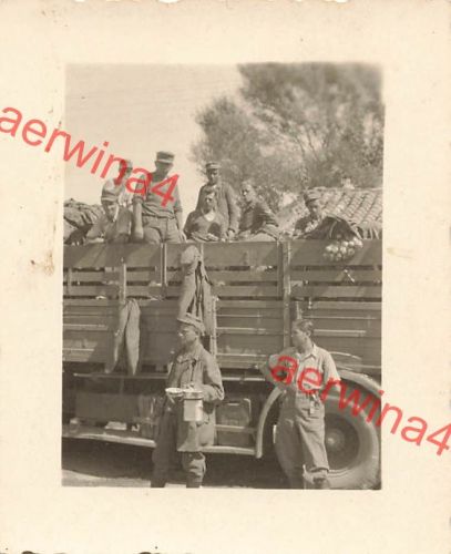 Rast deutsche Soldaten am LKW fahrt von Krim nach Melitopol Ukraine Ostfront