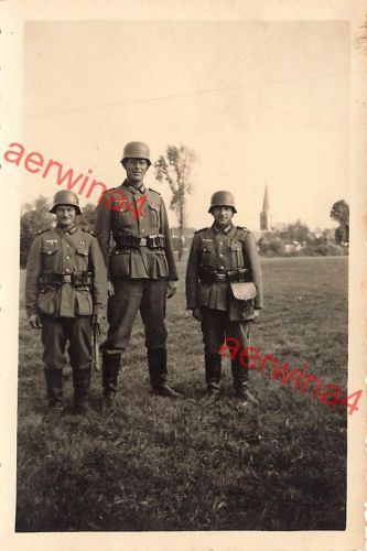 Deutsche Soldaten die kleinsten und der Größte des Regiments