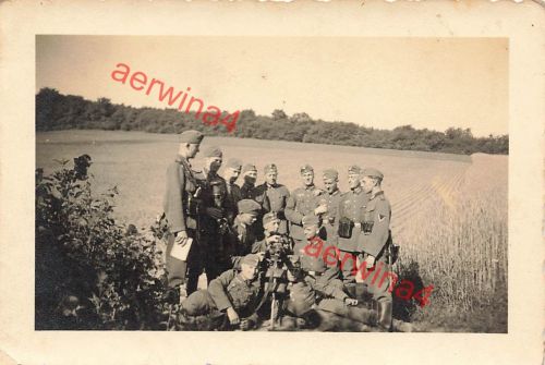 Deutsche Soldaten mit MG 34 Lafette und Entferungsmesser