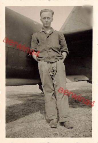 Soldat am Flugzeug Ju 88 Fliegerhorst Langenhagen Hannover
