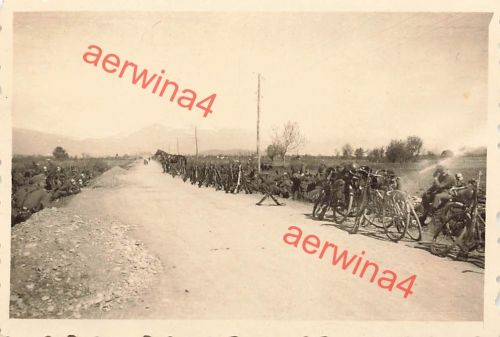 Rast deutsche Soldaten auf den Weg nach Nisch Serbien