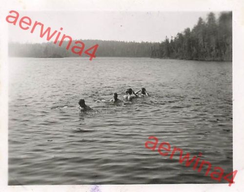 Deutsche Soldaten baden bei Salla Lappland Finnland