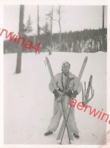 Deutsche Soldaten im Schneetarn des Skizug 378 bei Salla Lappland Finnland