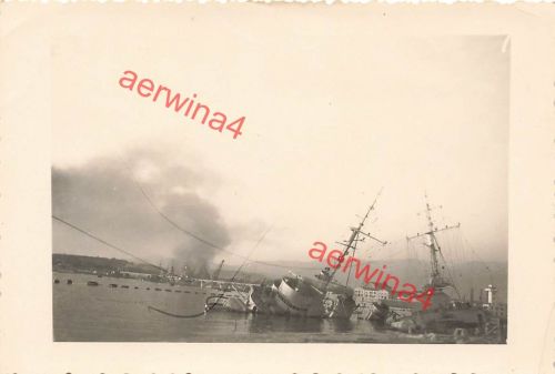 Zerstörte explodierte Munition-Depots Hafen Mers-el-Kebir Algerien