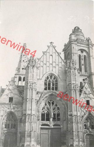 Blick auf die Kirche in Senlis Frankreich