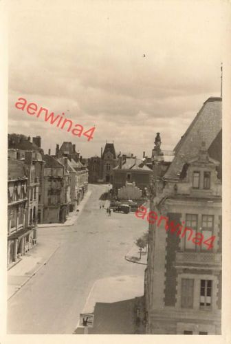 Deutsche Soldaten auf Kreuzung beim Hotel in Rethel Frankreich