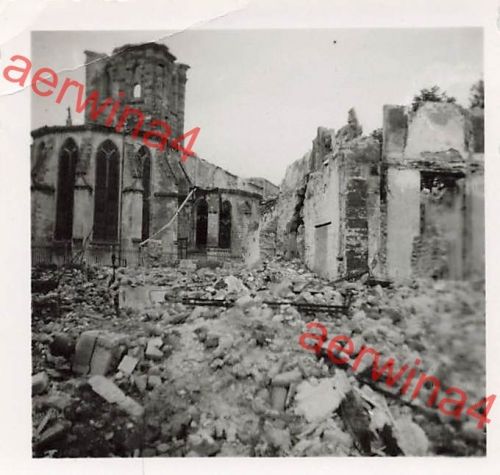 Zerstörte Kirche nach deutschen Artillerieangriff in Rethel Frankreich