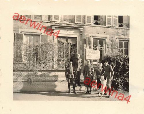 Deutsche Soldaten an Ortskommandantur in Ramerupt Frankreich