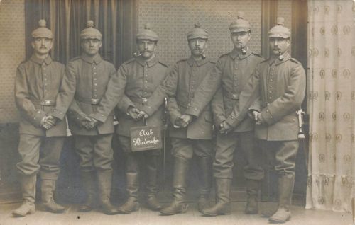 Foto AK 1.WK Soldaten Pickelhaube Sachsen Ers.-Art.-Regt. 68 Riesa