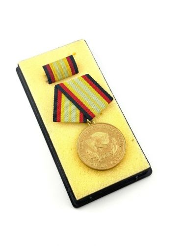DDR Medaille für treue Dienste in der NVA in Gold