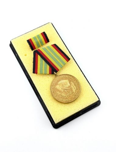 DDR Medaille für treue Dienste in der NVA in Gold