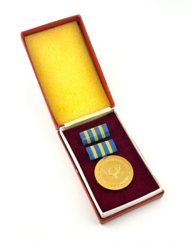 DDR Treuedienstmedaille der Deutschen Post in Gold