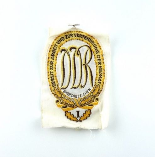 DDR Aufnäher Sportabzeichen DDR Bereit zur Arbeit & Verteidigung Gold Anhänger I