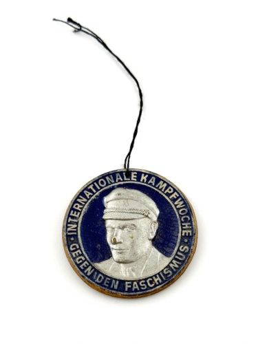 DDR Plakette Internationale Kampfwoche gegen den Faschismus