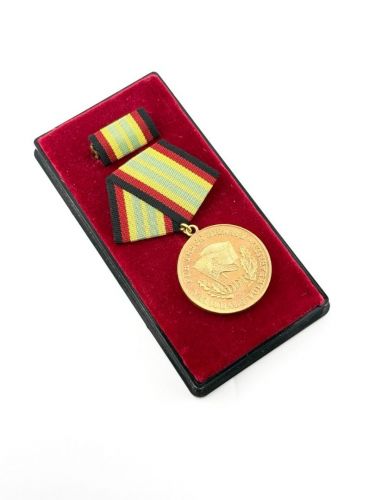 DDR Medaille für treue Dienste in der NVA in Gold