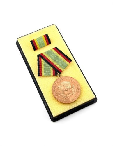 DDR Medaille für treue Dienste in der NVA in Bronze