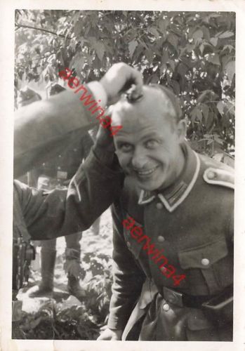 Glatze schneiden deutsche Soldaten bei Augustow Polen