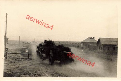 Vormarsch deutsche Artillerie mit Zugkraftwagen bei Demidow Russland Ostfront