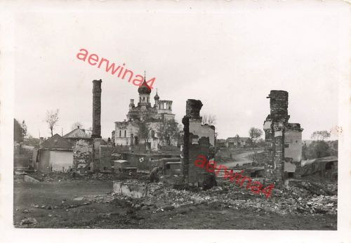Deutsche LKW an russ. Kathedrale in Ulla Witebesk Weißrussland Ostfront