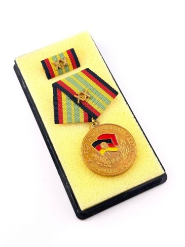 DDR NVA Medaille für treue Dienste in der Nationalen Volksarmee in Gold 20 Jahre