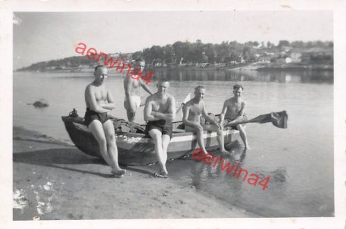 Nackte Soldaten am Prypjat Fluss in Masyr 1942 Weißrussland Ostfront