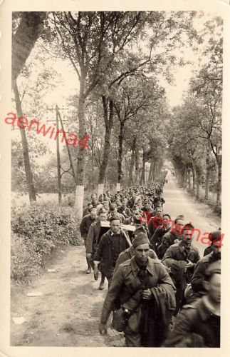 Französische Soldaten gehen in Gefangenschaft bei Arras Frankreich