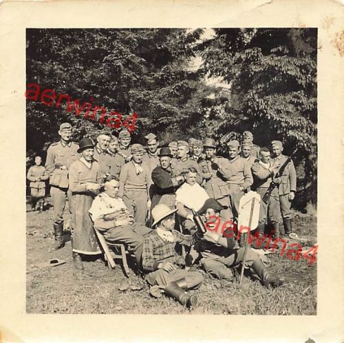 Kriegsschnitt schneiden Feldfriseur deutsche Soldaten Albertkanal Belgien