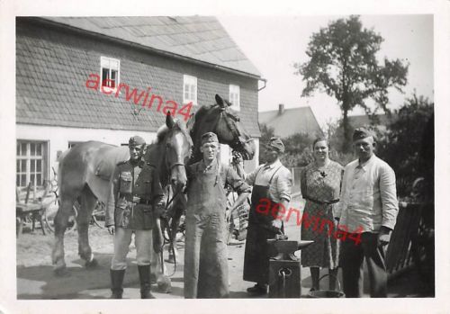 Deutsche Soldaten an der Feldschmiede bei Übung Crimmitschau