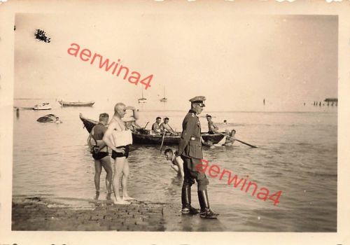 Deutsche Soldaten mit Schwimmweste bei Übung Seelöwe Dinard Frankreich