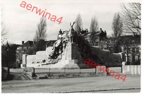 Deutsche Soldaten am Siegesdenkmal in Tourcoing Frankreich
