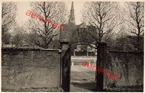 Blick auf die Kirche am Kanal in Tourcoing Frankreich