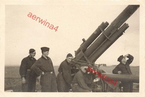 Einsatz Soldaten am 8,8 cm Flak Stellung in Merseburg