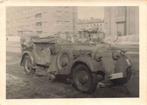 Deutsche Soldaten mit Kübelwagen Wanderer in Stalino Ukraine Ostfront Großfoto