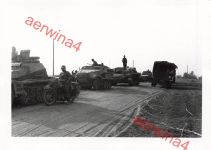 Kolonne deutsche Schützenpanzer Sd. Kfz. 251 Rollbahn Wilna Litauen Ostfront