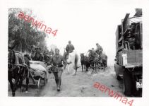 Vormarsch deutsche Soldaten mit Pferdewagen Rollbahn Wilna Litauen Ostfront