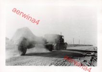 Deutsche Zugmaschine mit Geschütz Rollbahn Wilna Litauen Ostfront
