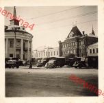 Deutsche LKW vor russischer Bank in Orel Russland Ostfront