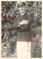 Portrait deutscher Marineoffizier mit Marinedolch
