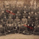 Foto-AK 1.WK Deutsche Soldaten Schulterklappe 167 Preußen Pickelhaube Orden