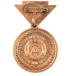 DDR NVA Reservistenabzeichen Medaillenform 1966-1989 in Bronze