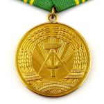 DDR Medaille treue Dienste in den Bewaffneten Organen des MdI in Gold 141c
