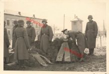 Beerdigung von deutschen Soldaten in Odessa Ukraine Ostfront