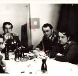 DDR NVA GT Foto Unteroffiziere Mannschaft am Tisch Grenztruppen der DDR