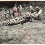 DDR NVA GT Foto Felddienst Soldat beim Weitsprung Mannschaft Grenztruppen